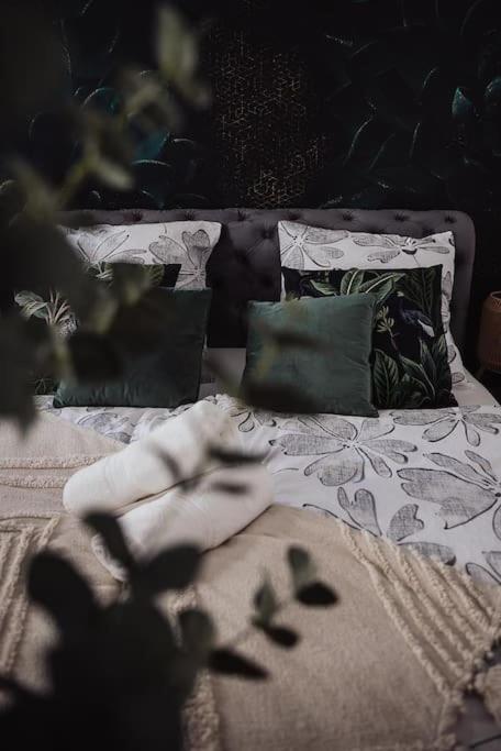 Cozy Dreams: Deluxe 2-Zimmer-Apartment -Kueche ニュルンベルク エクステリア 写真